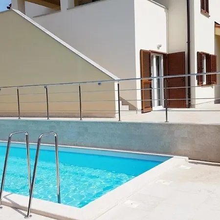 In Mit Privatem Pool * Банджоле